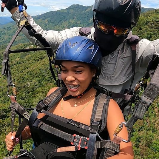 Parapente (Dos (2) personas mínimo por tour / ¡Nuestros tours son privados!